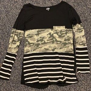 Long sleeved shirt w/ camo & striped print
